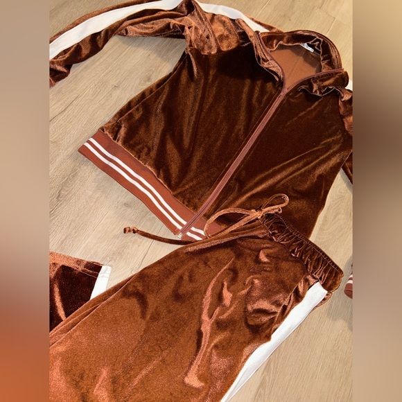 Velvet Brown Tracksuit Set - Picture 3 of 4